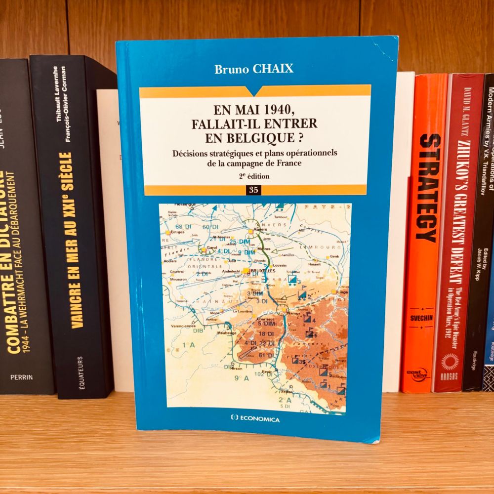 En mai 1940, fallait-il entrer en Belgique ? - Décisions stratégiques et plans opérationnels de la campagne de France, de Bruno Chaix - Des étagères et des livres