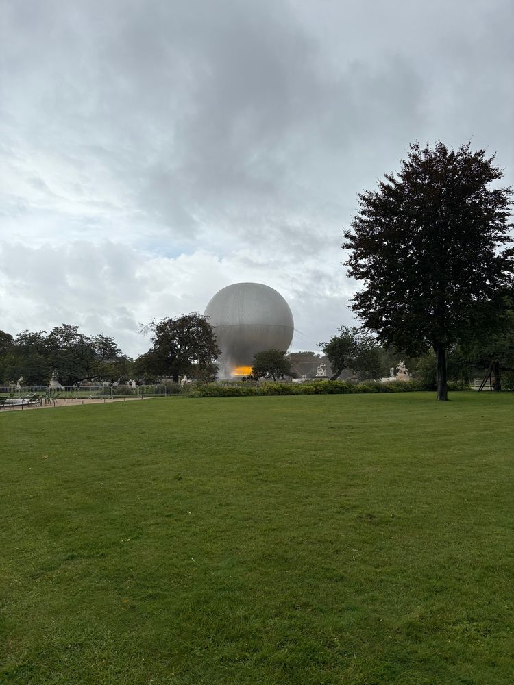 The grey balloon from a distance 