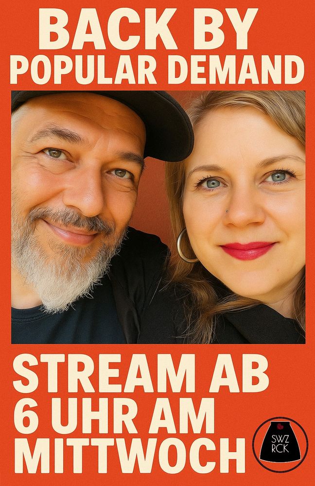 Ein Werbebild für einen Livestream. Im oberen Bereich steht in großen weißen Großbuchstaben auf orangem Hintergrund: „BACK BY POPULAR DEMAND“. Darunter ist ein Farbfoto eines lächelnden Mannes mit grauem Vollbart, schwarzem T-Shirt und schwarzer Baseballmütze sowie einer ebenfalls lächelnden Frau mit langen blonden Haaren, rotem Lippenstift, silbernen Creolen und einem kleinen Nasenpiercing rechts. Beide blicken direkt in die Kamera. Unter dem Foto steht erneut in großen weißen Großbuchstaben: „STREAM AB 6 UHR AM MITTWOCH“. In der rechten unteren Ecke befindet sich ein schwarzes Logo in Form eines stilisierten Rockes mit weißem Text „SWZRCK“ und einem kleinen roten Symbol darüber, das an ein stilisiertes Herz erinnert. Der gesamte Hintergrund des Plakats ist orange.