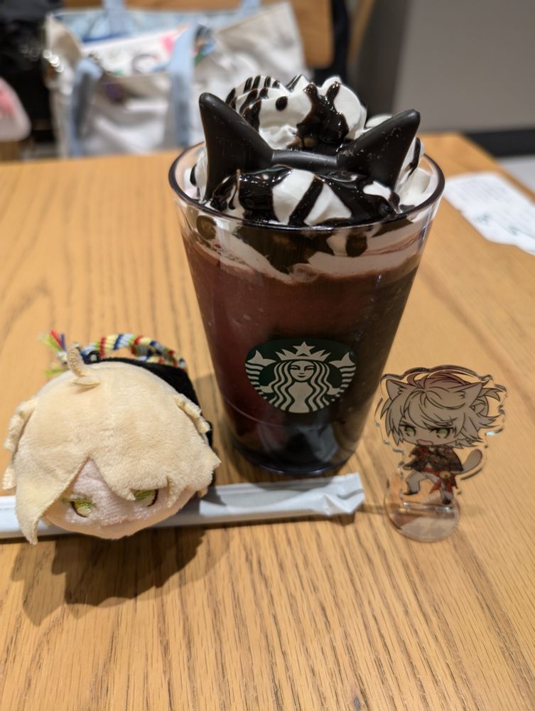 スタバのフラペチーノwith南泉もちand刀猫南泉