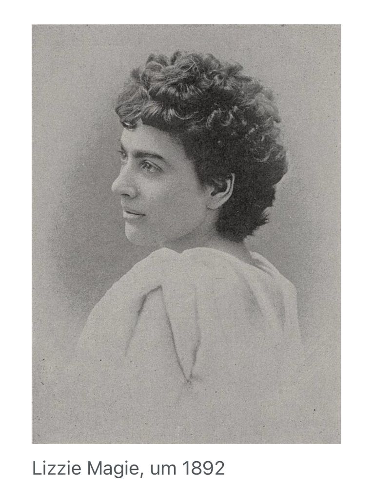 screenshot von der wikipedia seite zu lizzie magie, um 1892, schwarzweiß photo seitenansicht einer frau in weiß mit kurzen lockigen braunen haaren

https://de.m.wikipedia.org/wiki/Elizabeth_Magie_Phillips