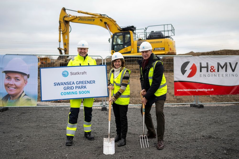 The First Minister breaking the ground at the new Swansea Greener Grid Park