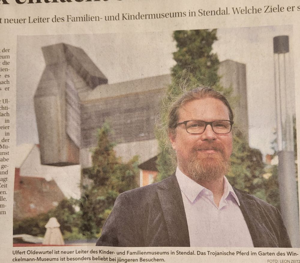 Ulfert Oldewurtel vor dem trojanischen Pferd 