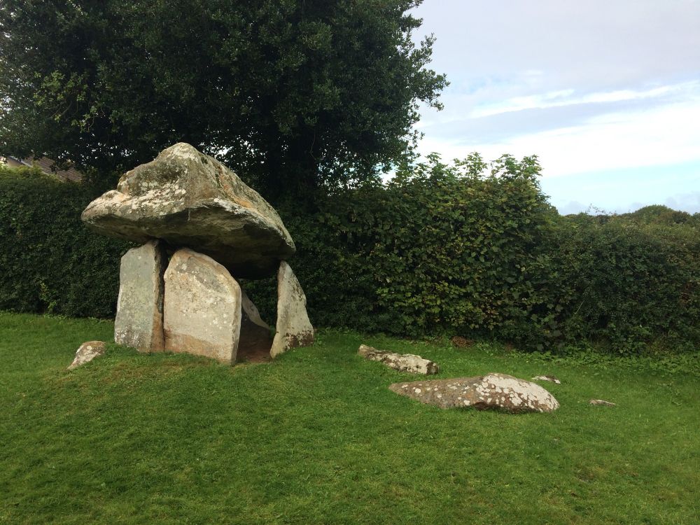 Chambered cairn of stones