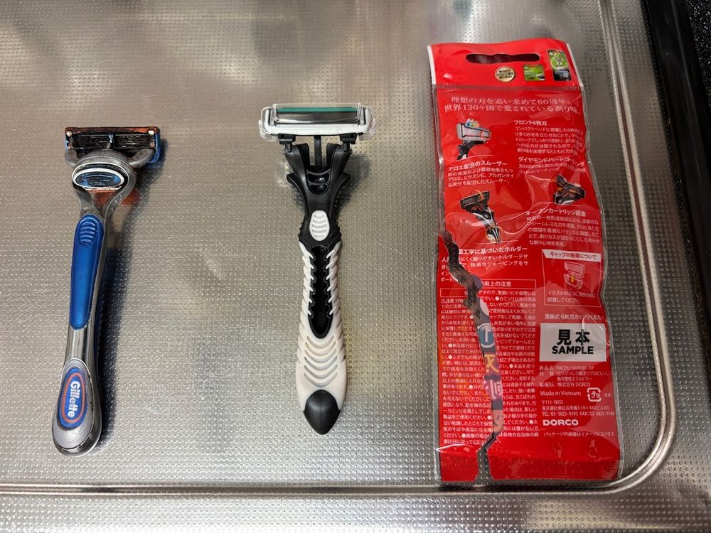 Gillette FUSION（ジレット フュージョン）と「プレミアムカミソリ DORCO PACE6 Disposable（ドルコ ディスポ）（PACE6 / SAX100-1P）」