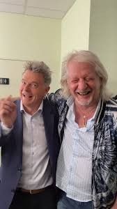 Roussel et Sébastien, morts de rire, photo diffusée par Sébastien le 29avril 2022. 15 jours plus tôt, roussel réalisait  2.28%