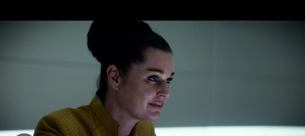 Una chin-Reiley with hair in a bun