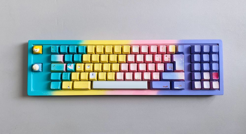 Catpoochin colored custom mechanical keyboard