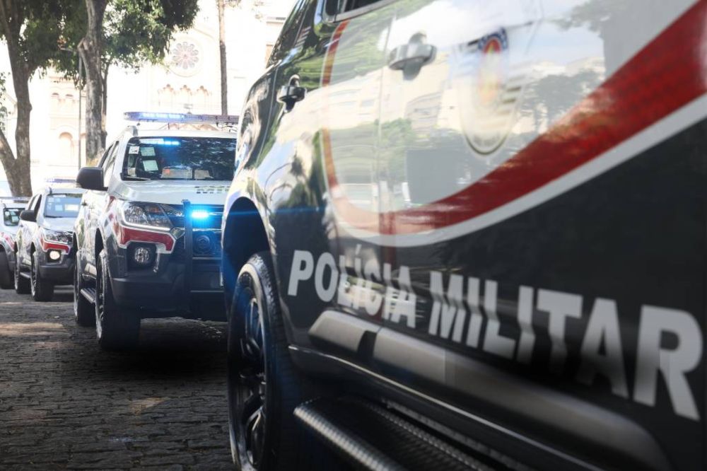 PMs são presos após pegarem relógio de luxo e dinheiro durante abordagem a dono de Porsche em SP