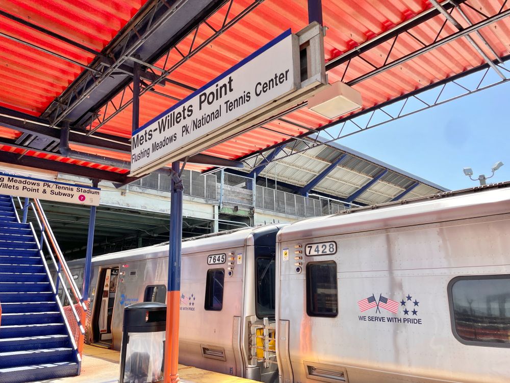 Mets-Willets Point LIRR station platform, with an LIRR train in the background.