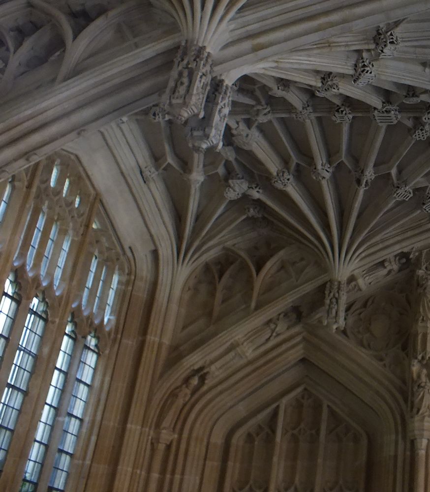 SW bay detail, the mouldings continue up to the springing of the upper curve of the four-centred arch of the window, then are the plainer work commissioned from Thomas Elkyn from 1440