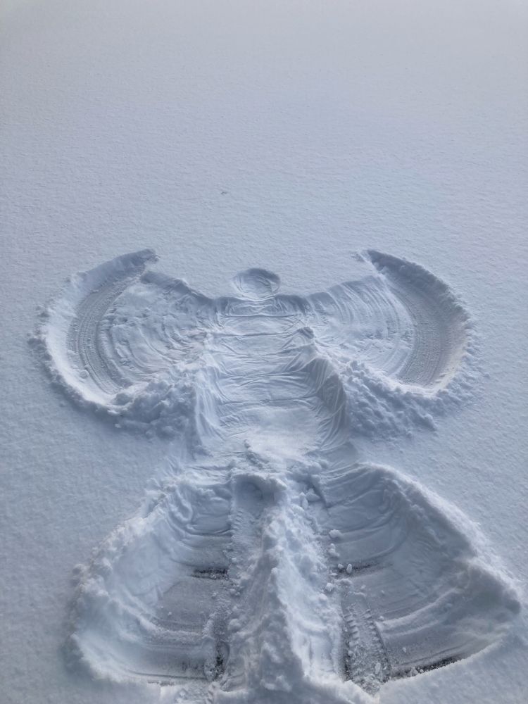 Jäälle tehty lumienkeli