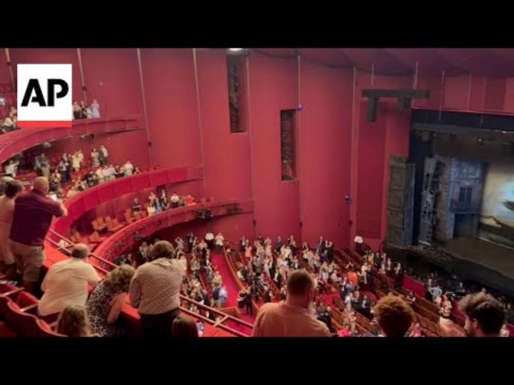 Trump booed and cheered at Kennedy Center while attending 'Les Misérables'