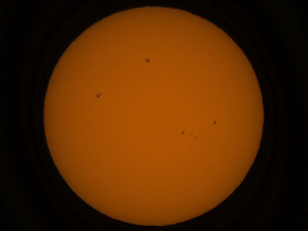 Image of the Sun’ disk with sunspots.