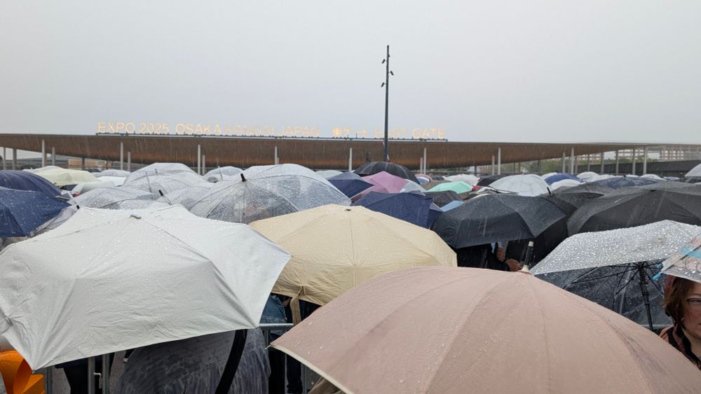 A sea of umbrellas waiting to get into the Osaka Expo entry. 