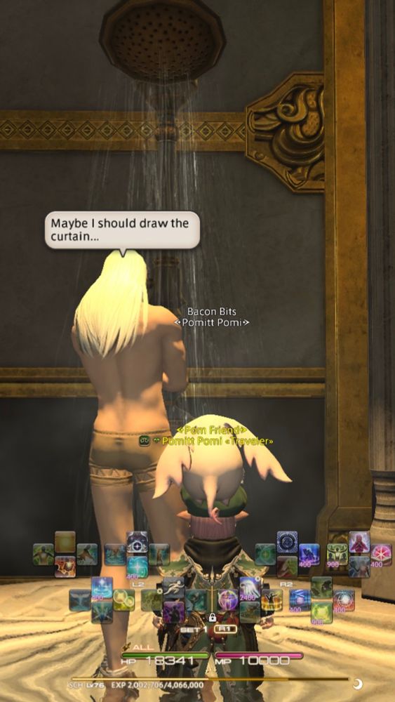 Pomitt impolitely staring at a showering stranger in Eulmore (ffxiv screenshot)