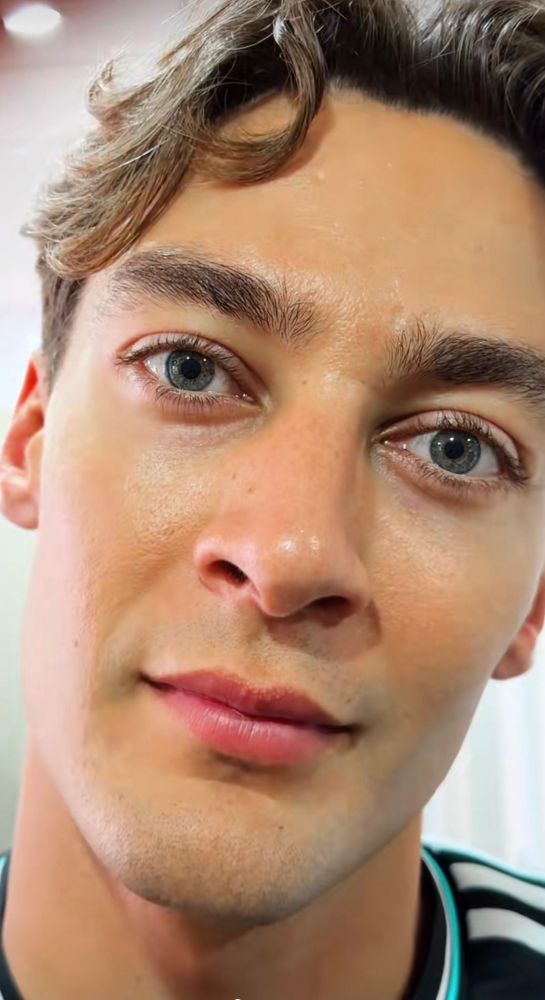 A close up of George Russell 