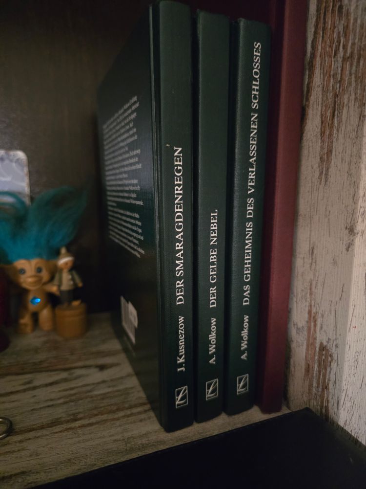 Dre bücher von a. Wolkow.
Der Smaragdregen, der gekbe nebel, das geheimnis des verlassenen schlosses