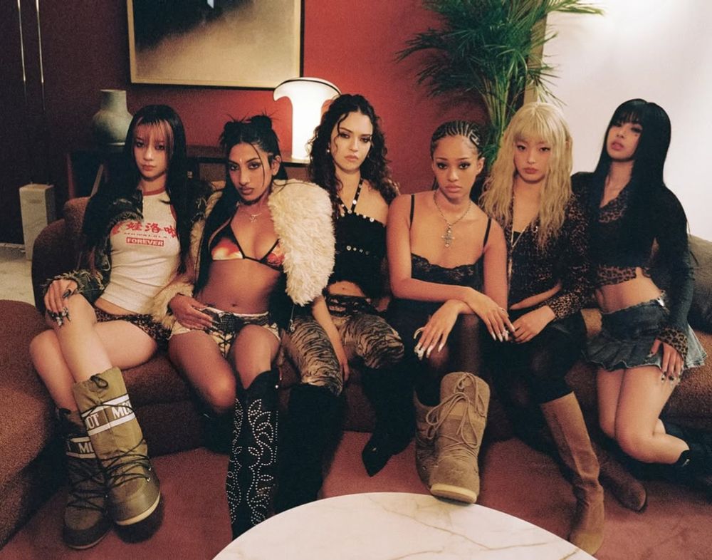 Katseye members slaying the boots house douwwwn🤩
Period Ahh😝