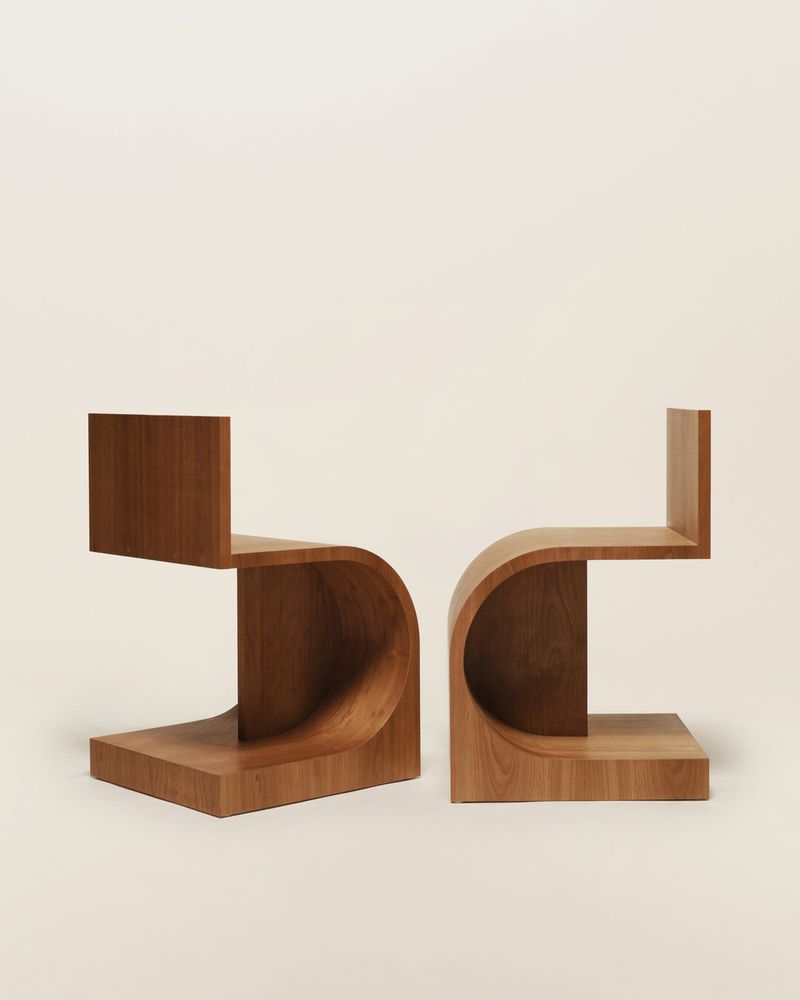 WT-G1 Radi Table and Chairs by Willett