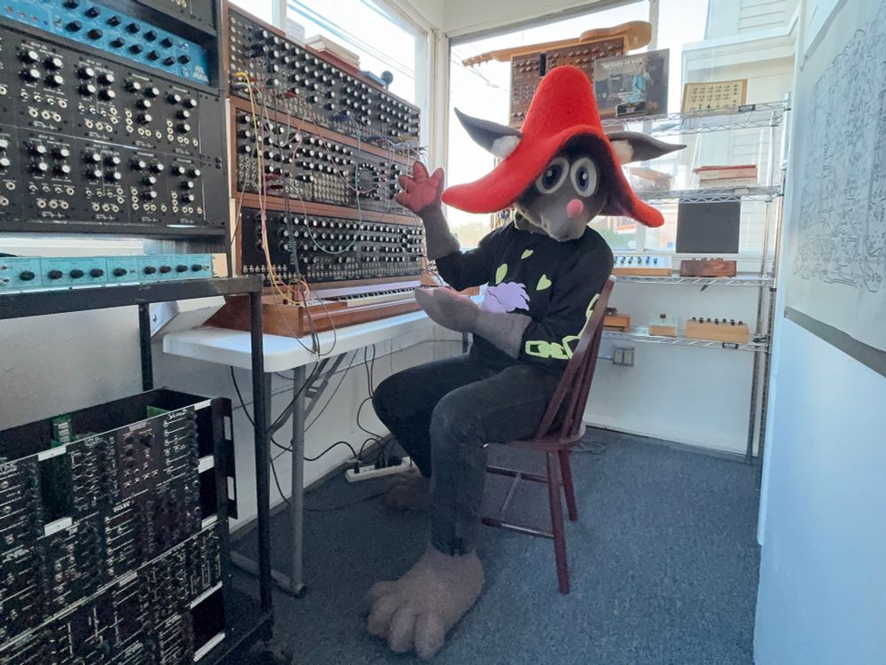 Paws up, presenting the synth in all of its glory
