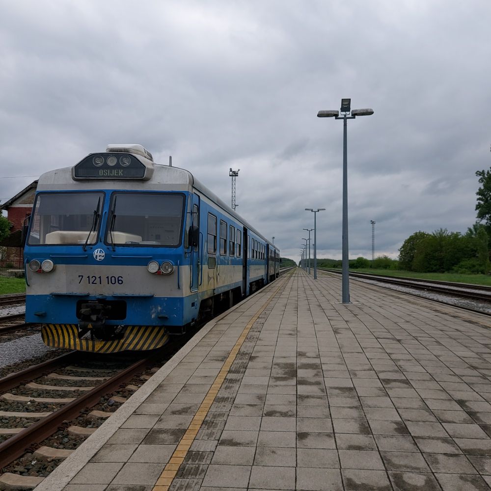 Weiter geht's mit diesem Exemplar. Die ersten Dieselzüge auf der Reise.