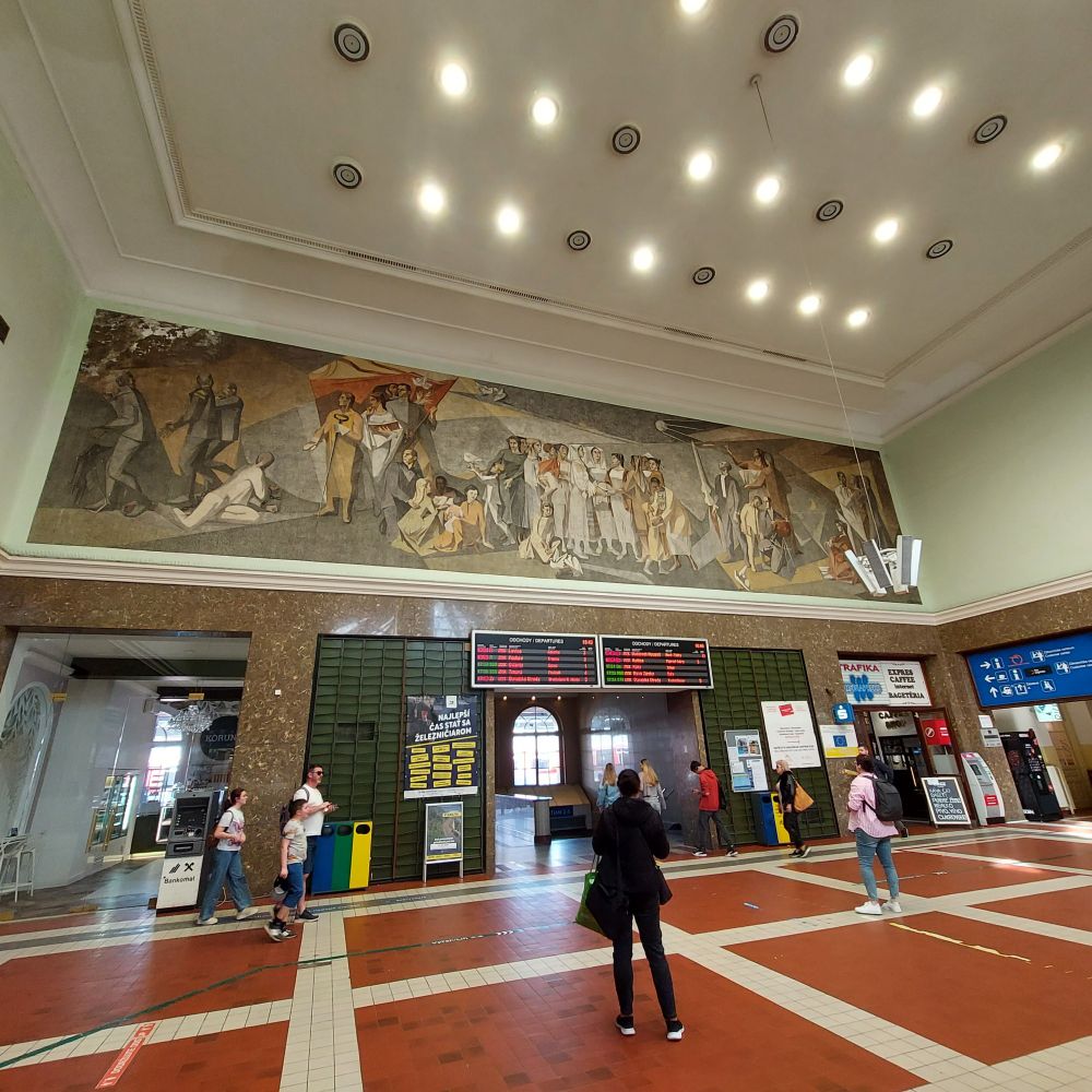 Die Bahnhofshalle. Ziemlich klein im Vergleich zu anderen Hauptstadtbahnhöfen.