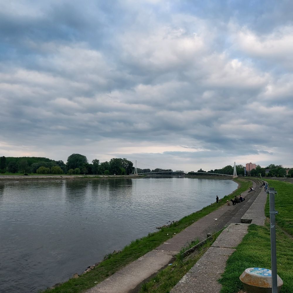 Die Drau fließt von hier in Richtung Donau.