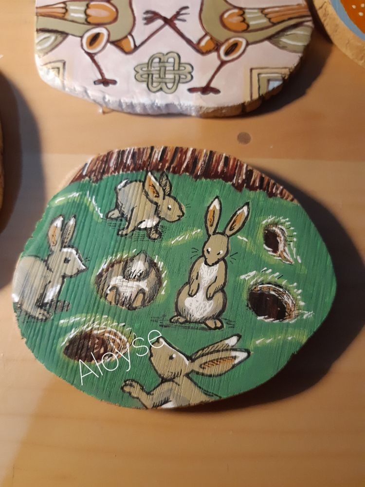 bois peint: des lapins et des terriers