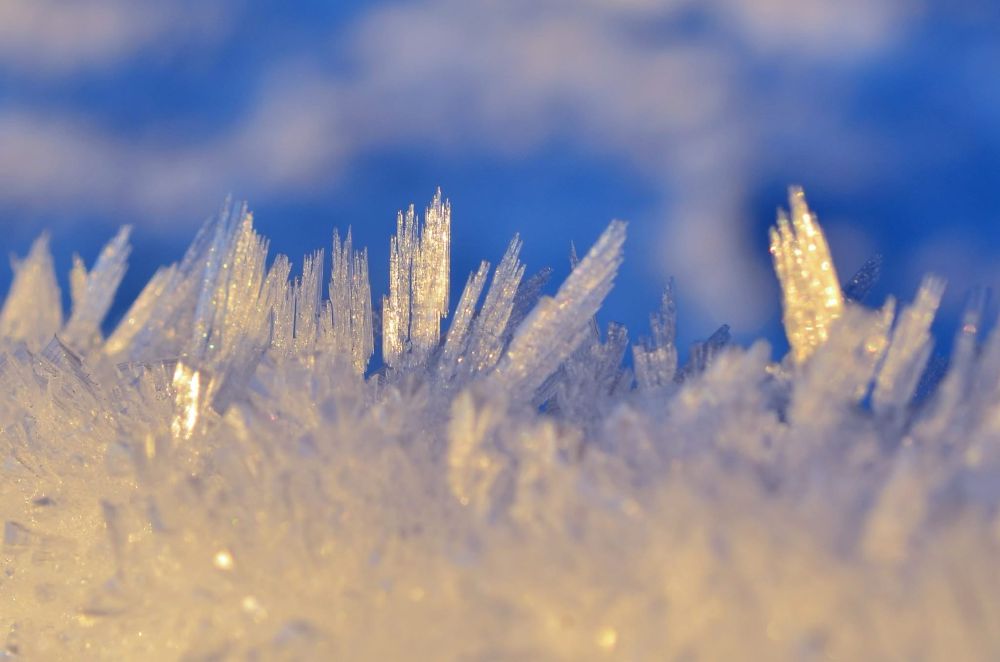 A photo of ice crystals in extreme close up