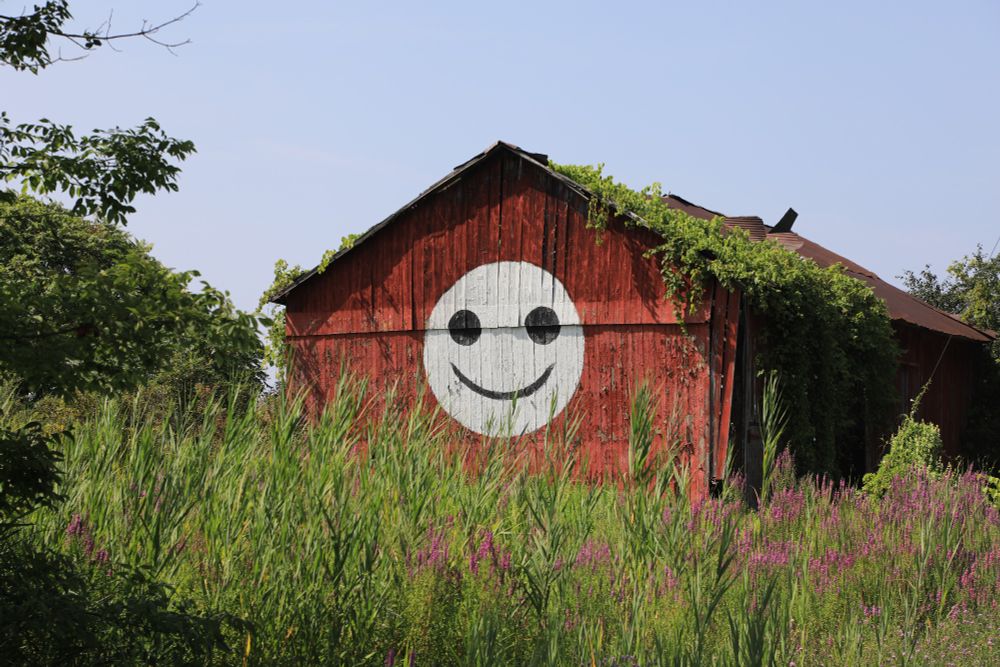 🙂 on a barn