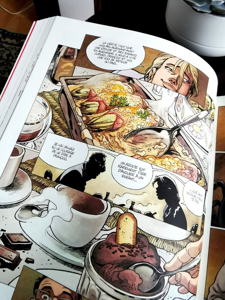 Gros pkan sur un plat de chicons au grattin