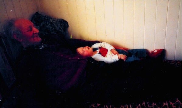 Bestefar og jeg sover middag, ca. 1988