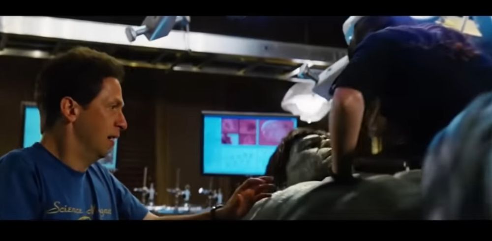 Samuel Sterns reaching to Hulk' pecs