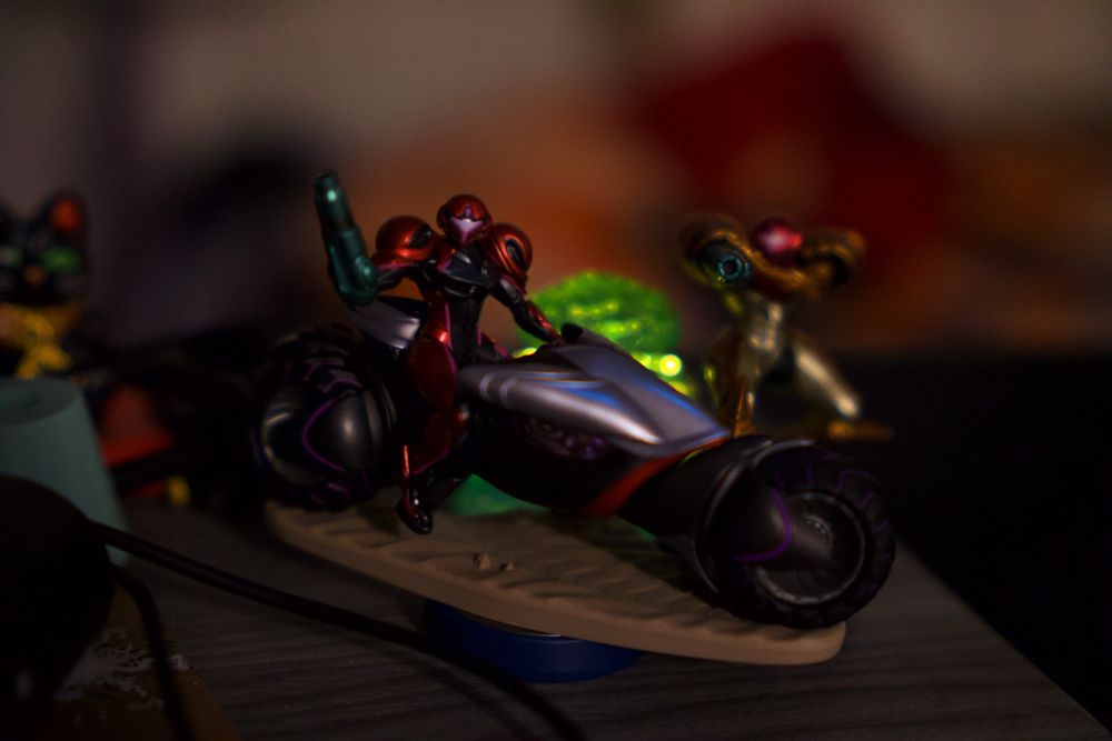 Close up of the two new Samus Amiibo on a desk