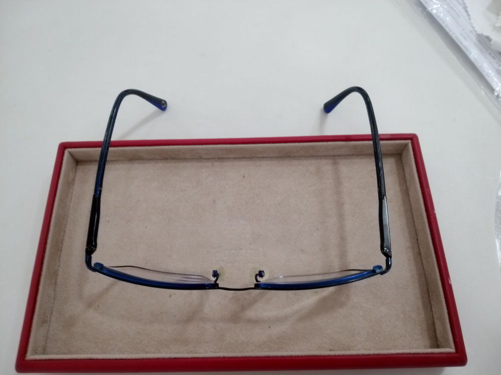 Las mismas gafas de la foto anterior ya enderezadas.