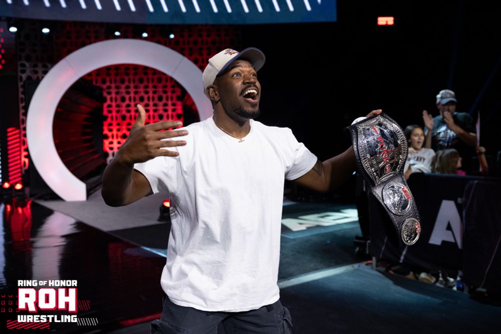 Lee Moriarty confronts Matt Taven whilst holding the ROH Pure title.