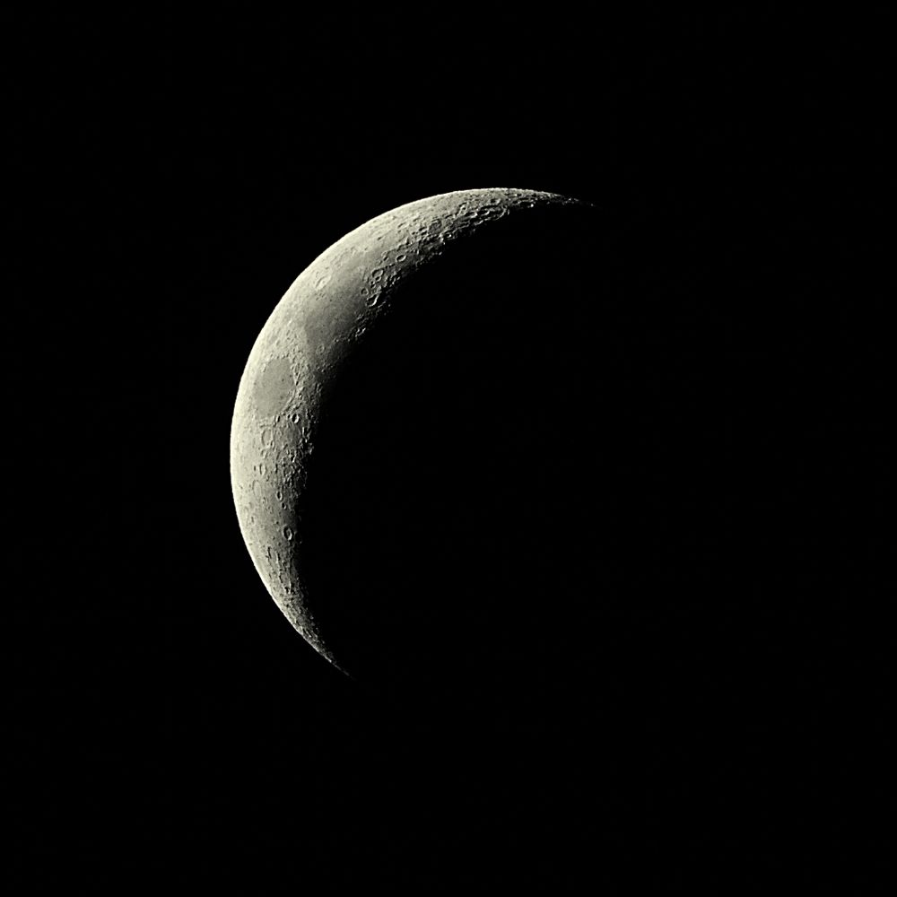 Picture of the crescent Moon from 10/25/2025