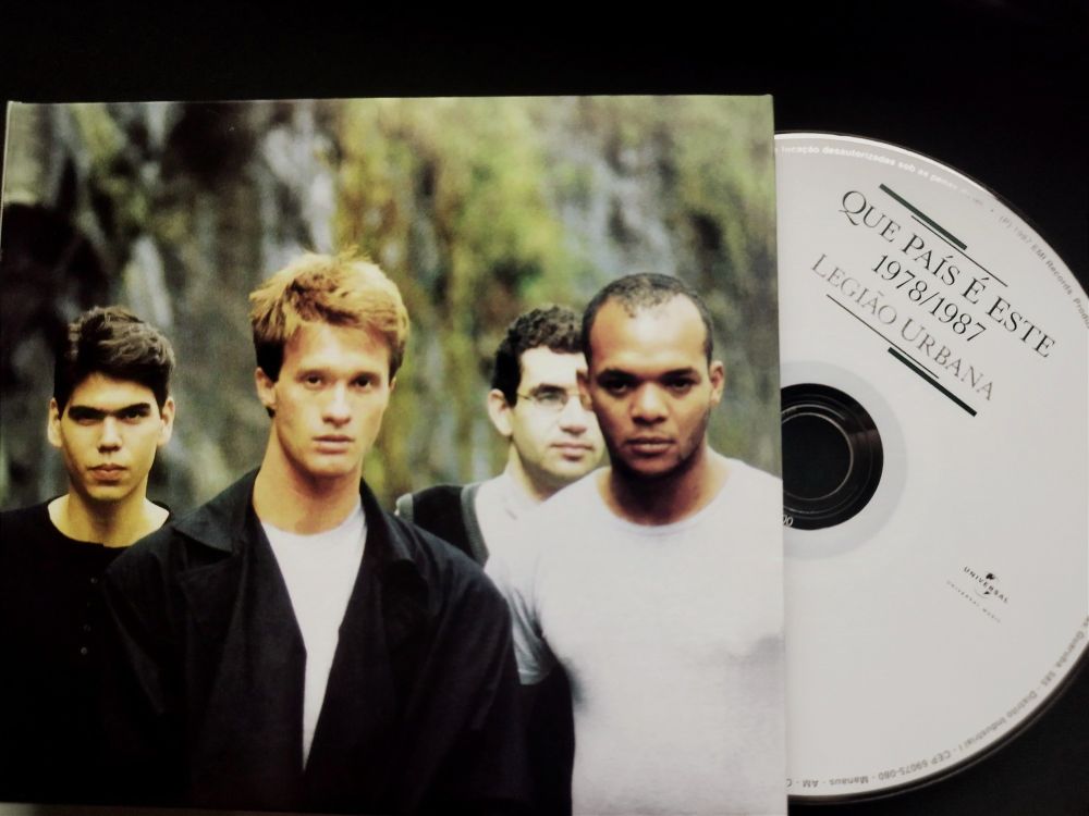 CD do álbum Que País É Este da banda Legião Urbana.