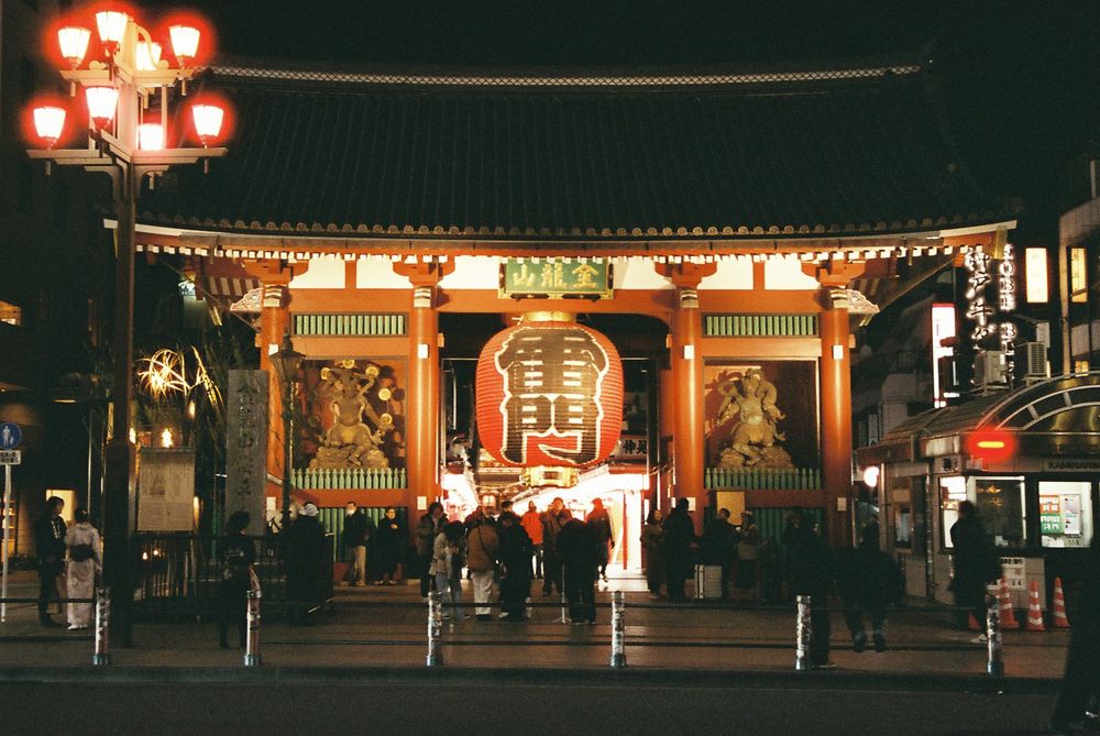 Kaminari-Mon gate, Asakusa, Tokyo, Japan at night.