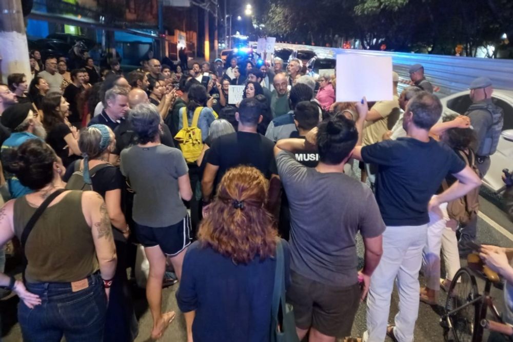 Famílias protestam contra remoção por obras de túnel na Vila Mariana