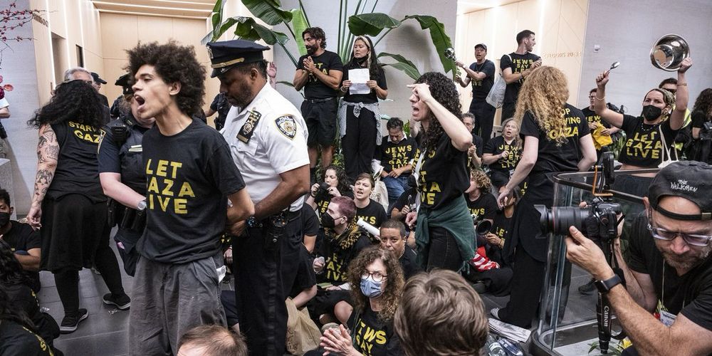 Jewish Voice for Peace said 50 people, including elected officials, were
 arrested at the offices of U.S. Sens. Kirsten Gillibrand and Chuck 
Schumer while protesting the New York Democrats' continued...