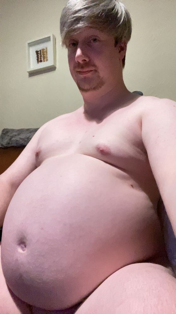 A nude chonk.