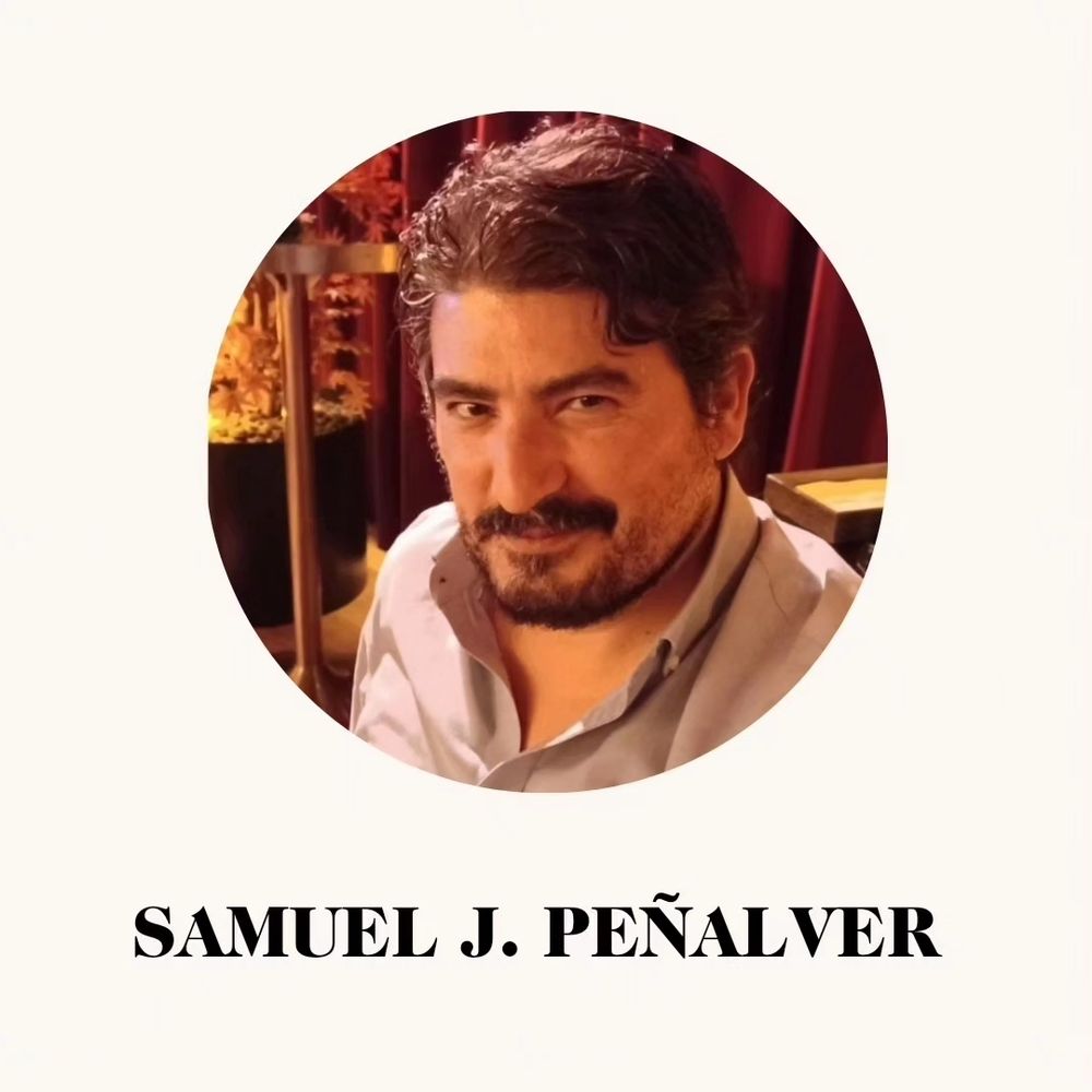 Fotografía y nombre de Samuel sobre fondo color crema. Su foto está en un círculo y se ve a Samuel sonriendo confiado a la cámara. Tiene el pelo moreno, barba de varios días y viste camisa gris.