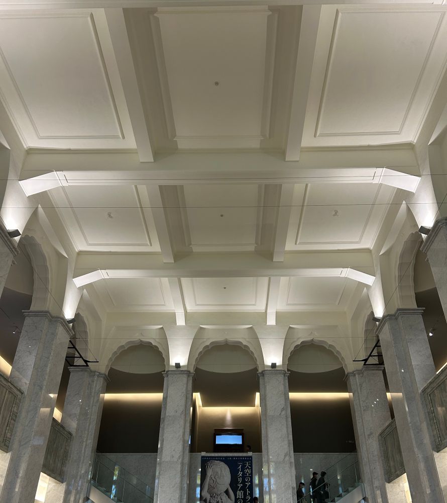 大阪市美術館ロビー