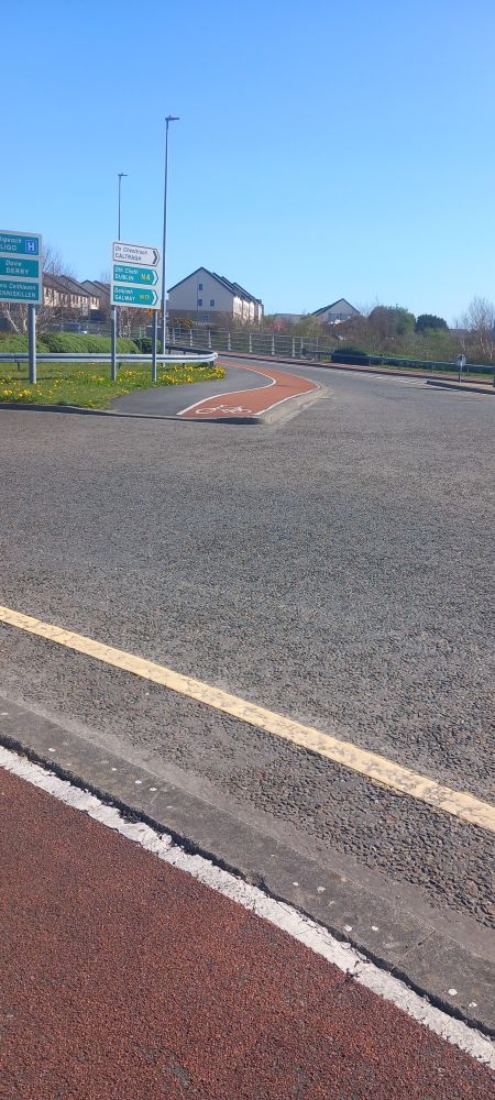 Cycle track ends at junction with no marked crossing