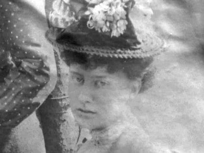 Dorothy Julia Colston-Baynes, AKA Dormer Creston, from a family photo.
