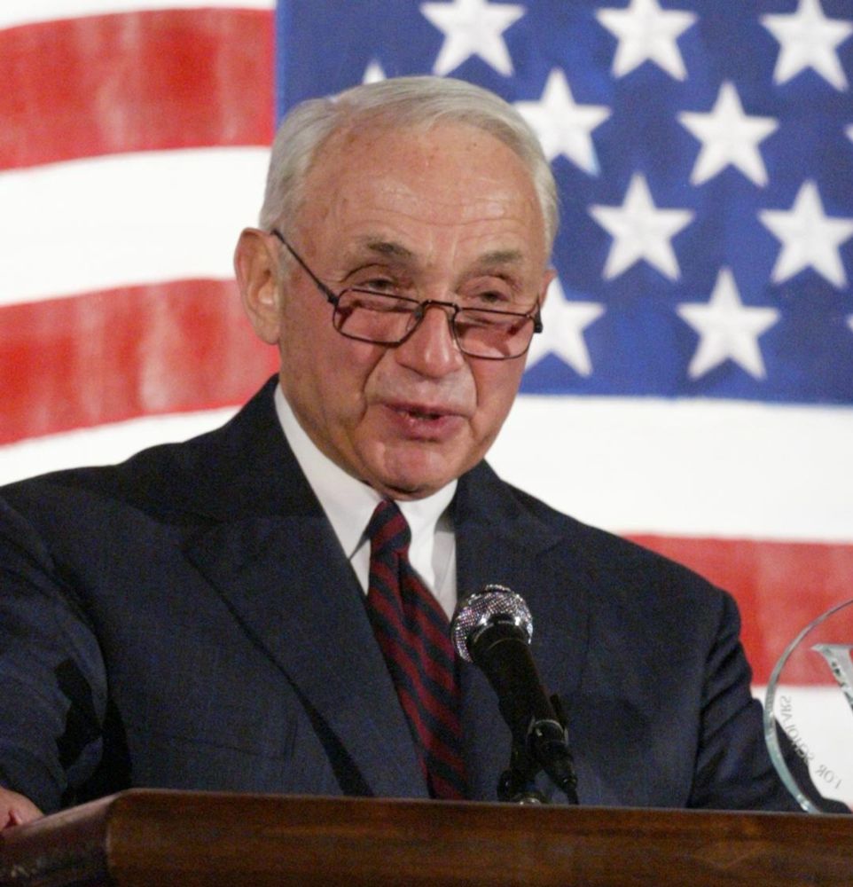 Epstein Files Reveal Underage Sex Allegation Against Arts Patron Les Wexner