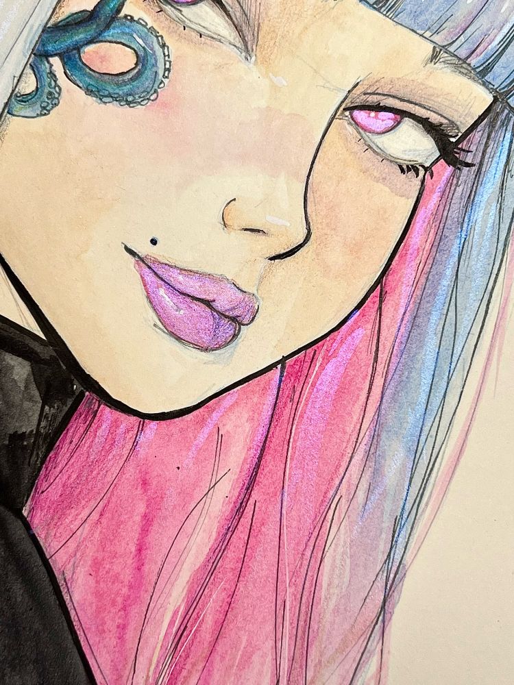 Illustration d’une fille aux cheveux roses et bleus, avec un tatouage de méduse sur le bras et de pieuvre sur la joue