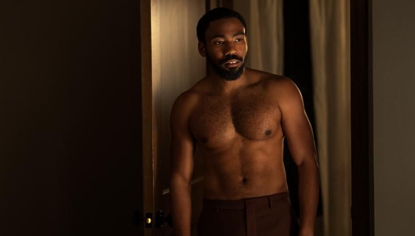 Donald Glover torse nu dans Mr and Ms Smith, ça sort en février 2024